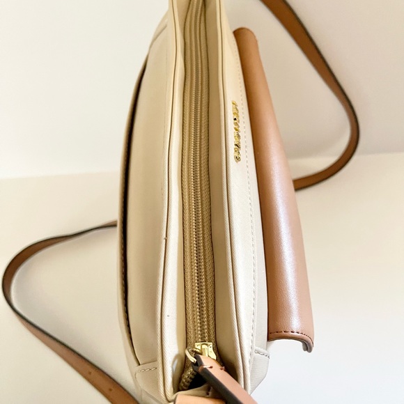 Calvin Klein Crossbody Messenger Handbag Brown/Tan - Picture 14 of 16